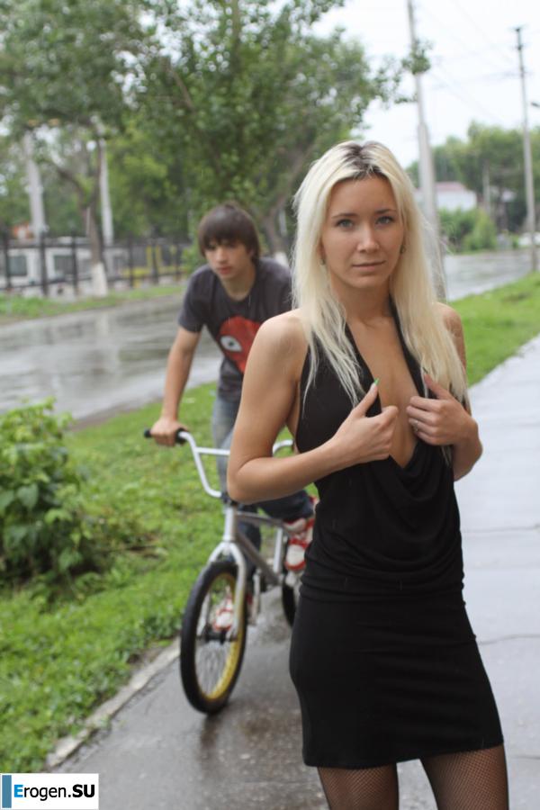 Nastya from Samara walks around the city and shows herself. Part 2. Photo 31