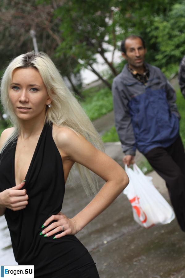 Настя из Самары ходит по городу и показывает себя. Часть 3. Фото 15