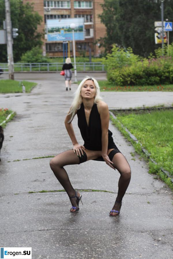 Nastya from Samara walks around the city and shows herself. Part 6. Photo 6