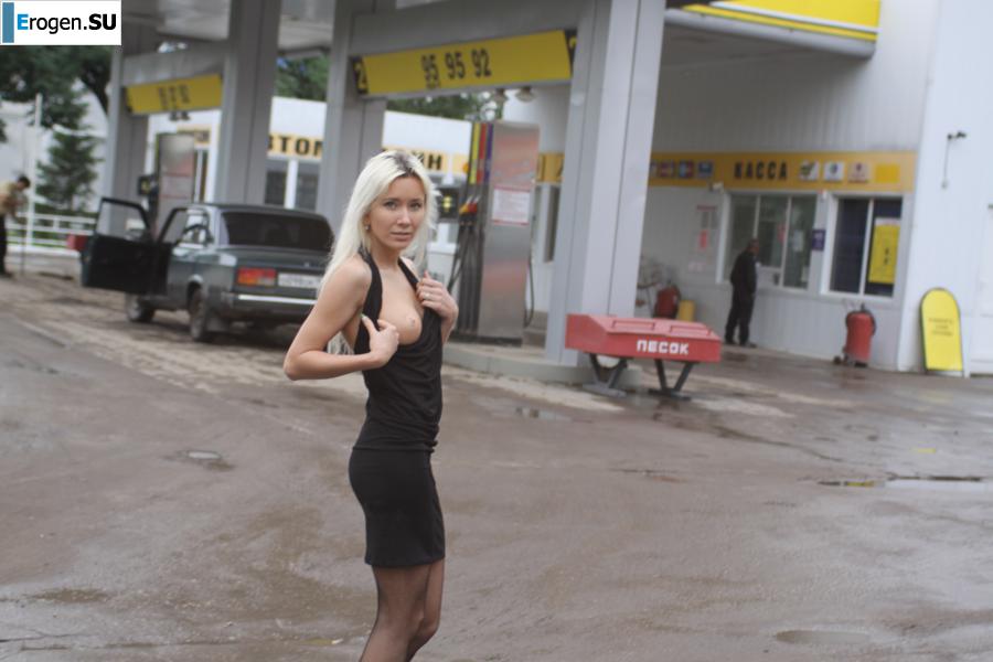 Nastya from Samara walks around the city and shows herself. Part 9. Photo 30