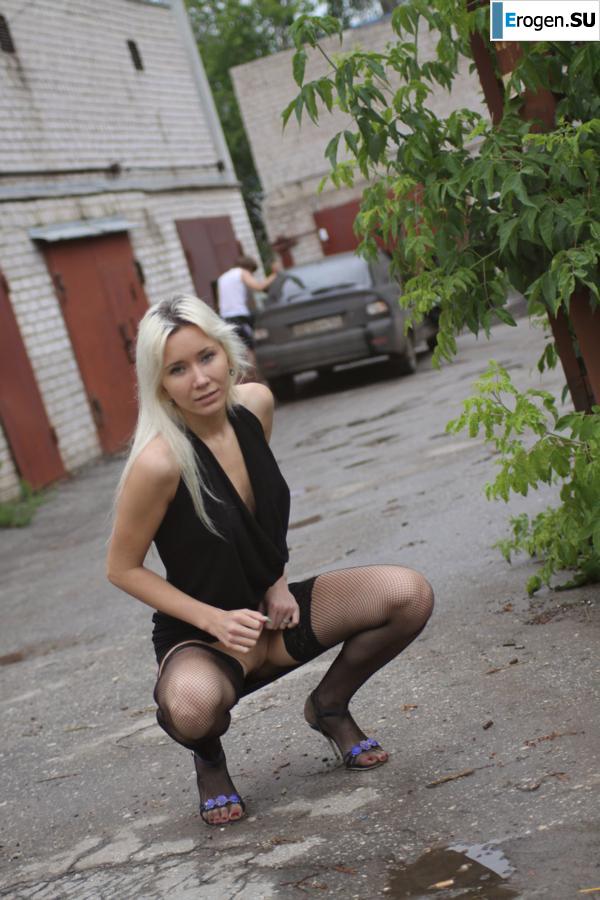 Nastya from Samara walks around the city and shows herself. Part 9. Photo 33