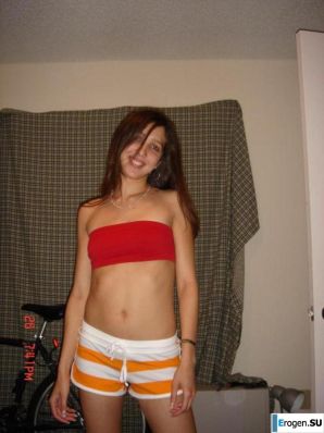 Smiling brunette with everlasting nipples. Thumb 11