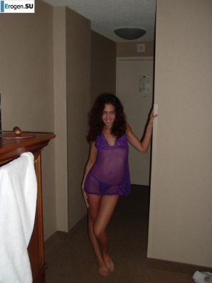 Smiling brunette with everlasting nipples. Thumb 16