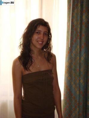 Smiling brunette with everlasting nipples. Thumb 19