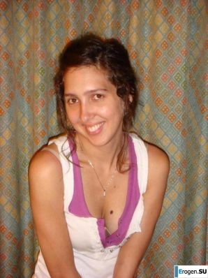 Smiling brunette with everlasting nipples. Thumb 24