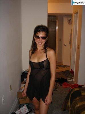 Smiling brunette with everlasting nipples. Thumb 39