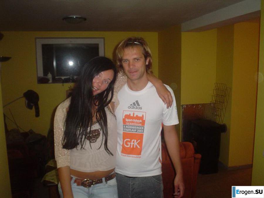 То блондинка, то брюнетка. Фото 33