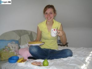 Стройная немка и ее кучерявый друг. Эскиз 7