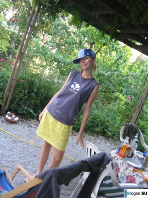 Стройная немка и ее кучерявый друг. Эскиз 9