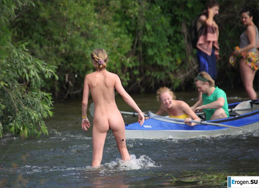 Hippies are nudists. Photo 45