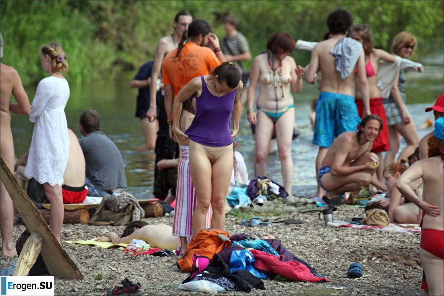 Hippies are nudists. Photo 7