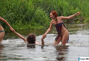 Hippies are nudists. Thumb 16