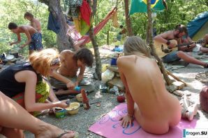Hippies are nudists. Thumb 36