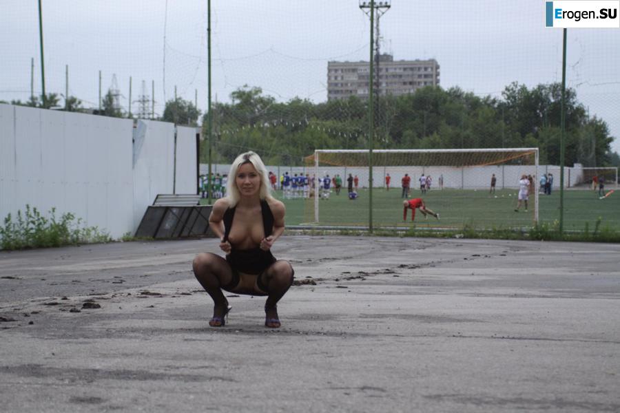 Настя из Самары ходит по городу и показывает себя. Часть 12. Фото 10