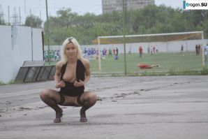 Настя из Самары ходит по городу и показывает себя. Часть 12. Эскиз 8