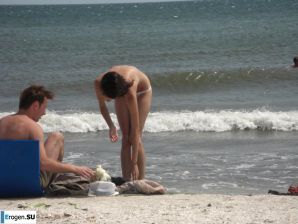 Topless thin girl on the beach. Thumb 25