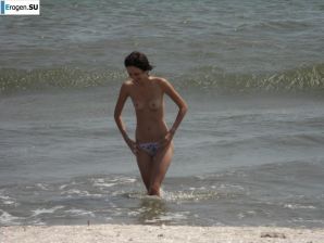 Topless thin girl on the beach. Thumb 38