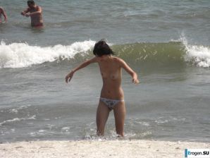 Topless thin girl on the beach. Thumb 39