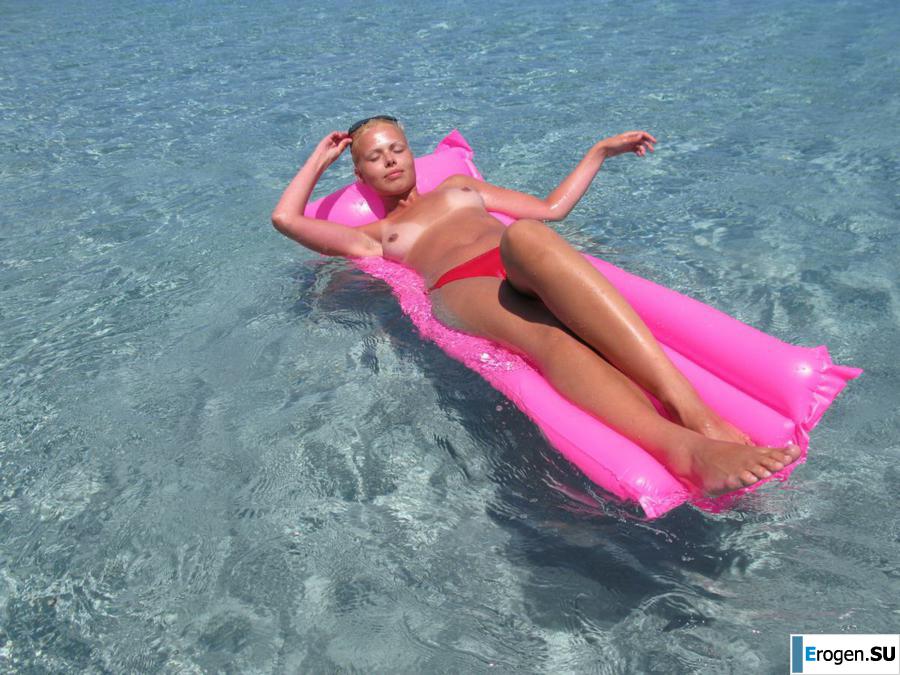 Wow, how shy we are. Photo 22