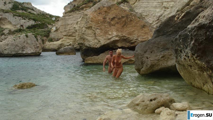 Wow, how shy we are. Photo 9