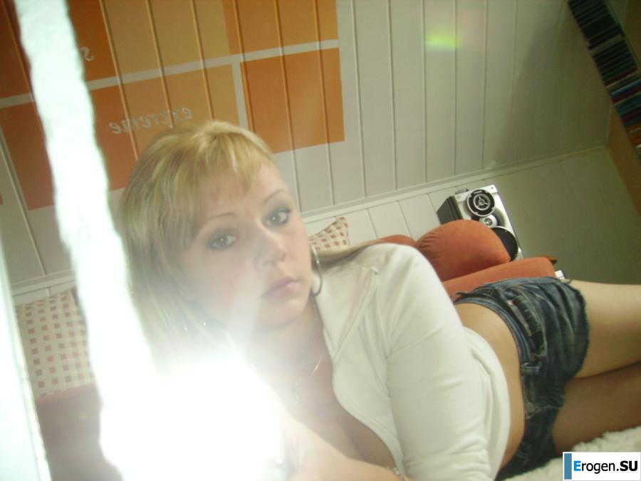 Busty Blonde. Photo 3