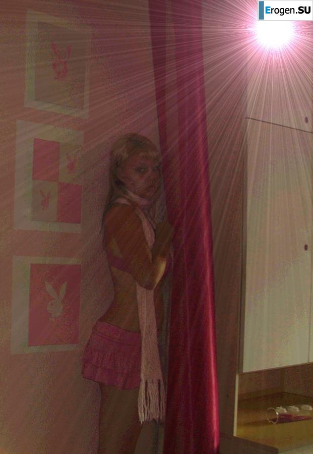 Busty Blonde. Photo 4