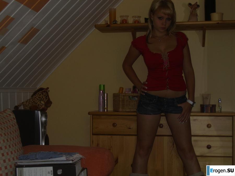 Busty Blonde. Photo 5