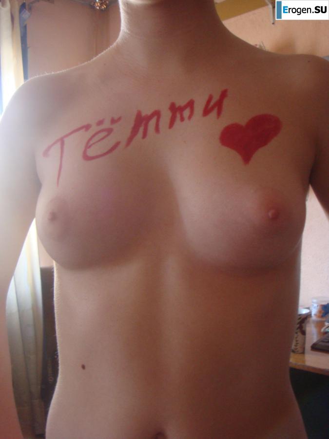 Students take pictures of themselves. Photo 3