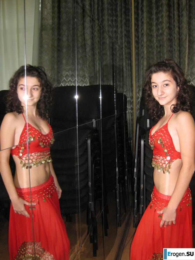 Students take pictures of themselves. Photo 32