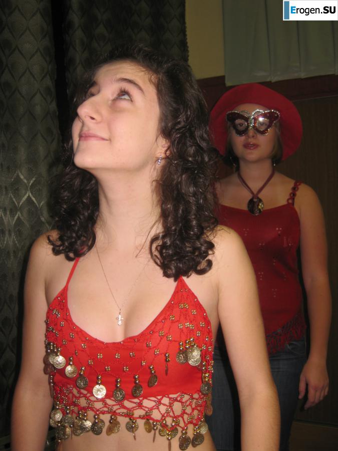 Students take pictures of themselves. Photo 37