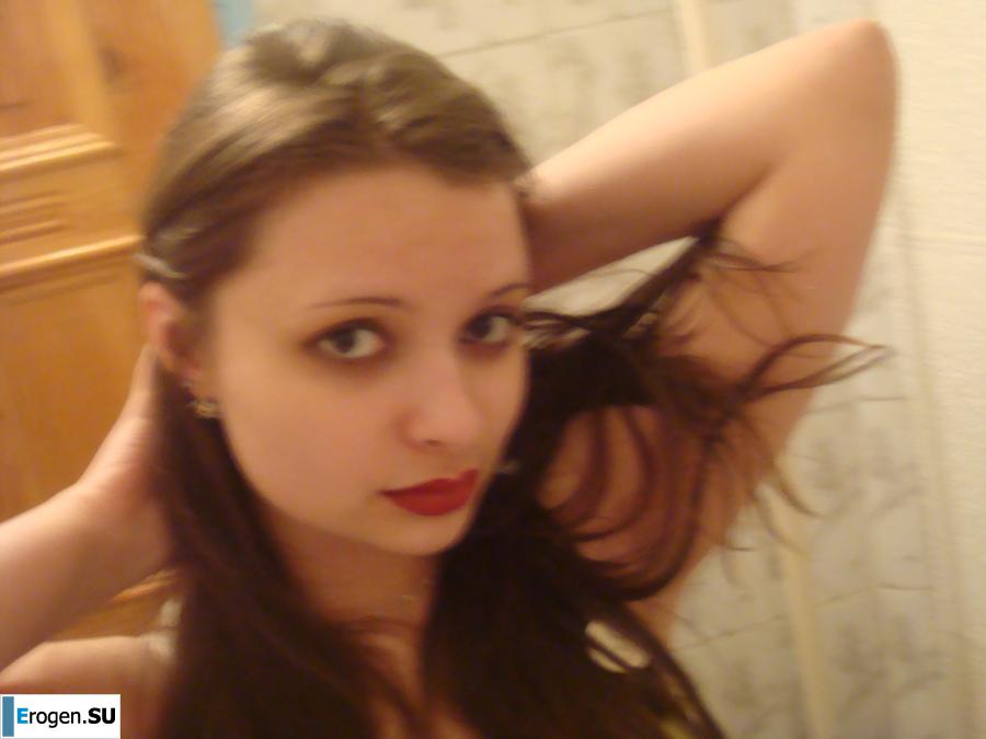 Students take pictures of themselves. Photo 4