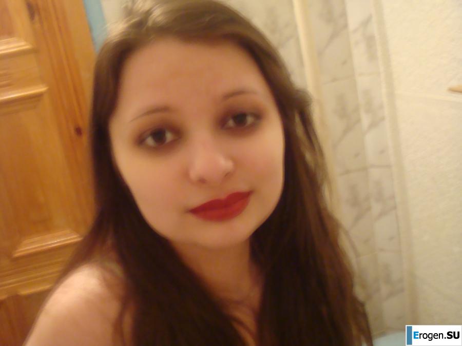 Students take pictures of themselves. Photo 5