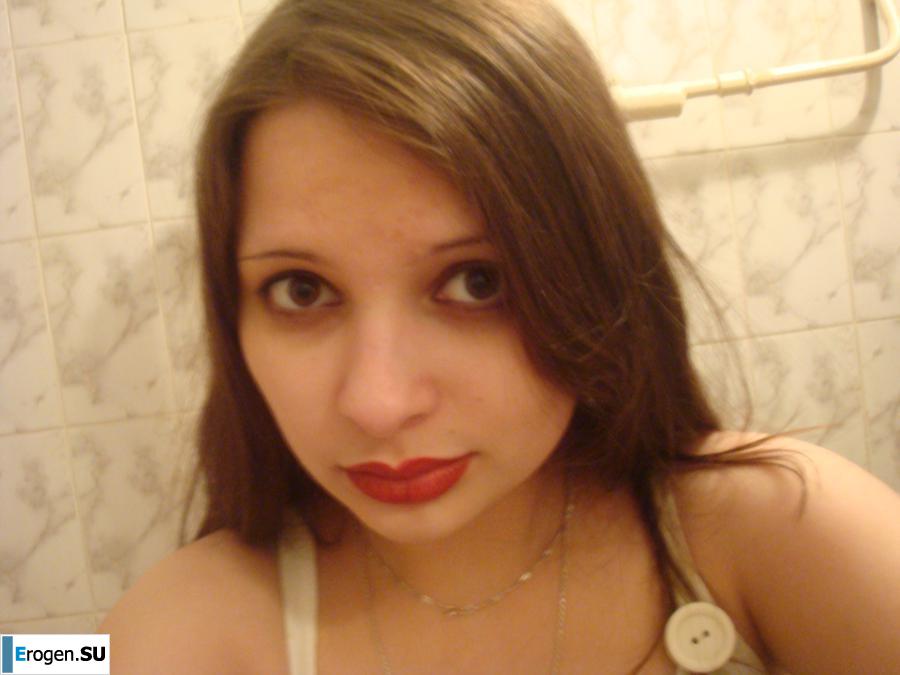 Students take pictures of themselves. Photo 6