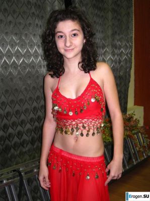 Students take pictures of themselves. Thumb 33