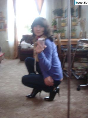 Students take pictures of themselves. Thumb 35