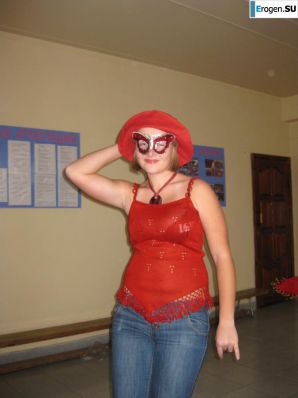 Students take pictures of themselves. Thumb 38