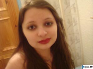 Students take pictures of themselves. Thumb 5