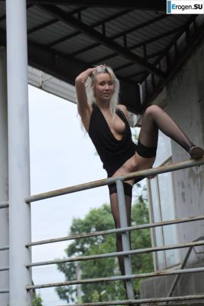 Nastya from Samara walks around the city and shows herself. Part 13. Thumb 38