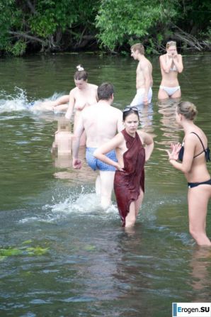 Photo from the hippie rally. Thumb 40