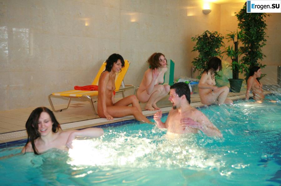 Czech nudists in the pool. Photo 12