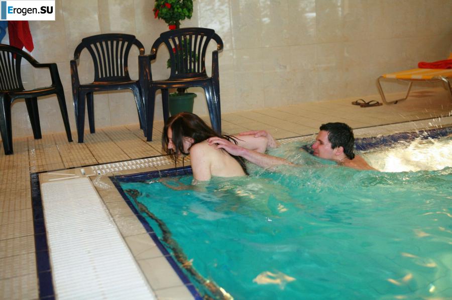 Czech nudists in the pool. Photo 13