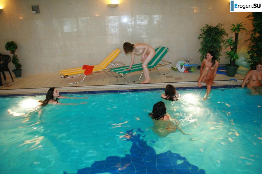 Czech nudists in the pool. Photo 21