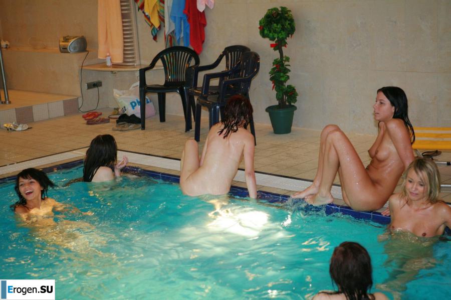 Czech nudists in the pool. Photo 34