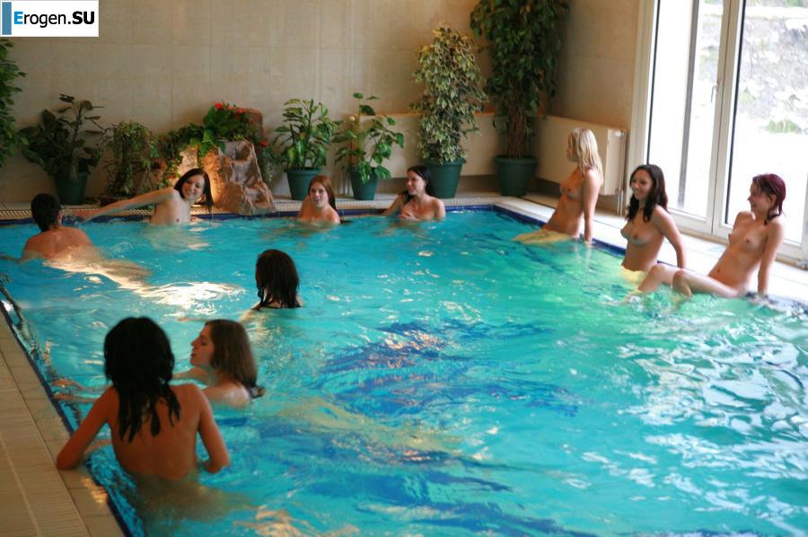 Czech nudists in the pool. Photo 5