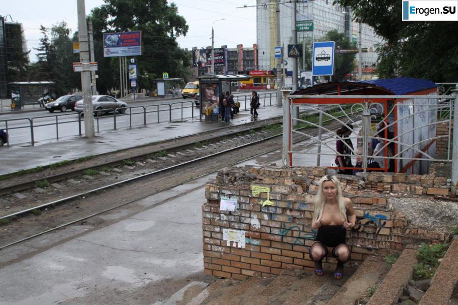 Nastya from Samara walks around the city and shows herself. Part 14. Photo 30