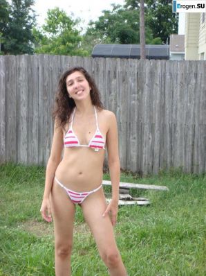 Smiling brunette with everlasting nipples. Part 2. Thumb 16