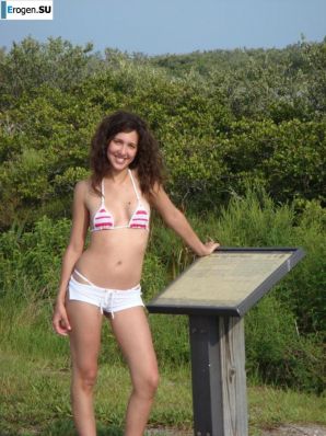 Smiling brunette with everlasting nipples. Part 2. Thumb 35