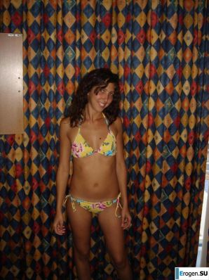 Smiling brunette with everlasting nipples. Part 2. Thumb 6