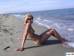 Худая европейка на море. Часть 3. Эскиз 5