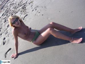 Худая европейка на море. Часть 3. Эскиз 7